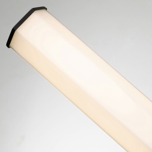 qn-facet-led2-bk-bath_detail3.jpg